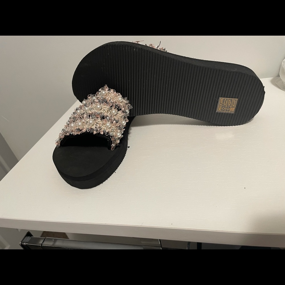 Sandals - Picture 2 of 2